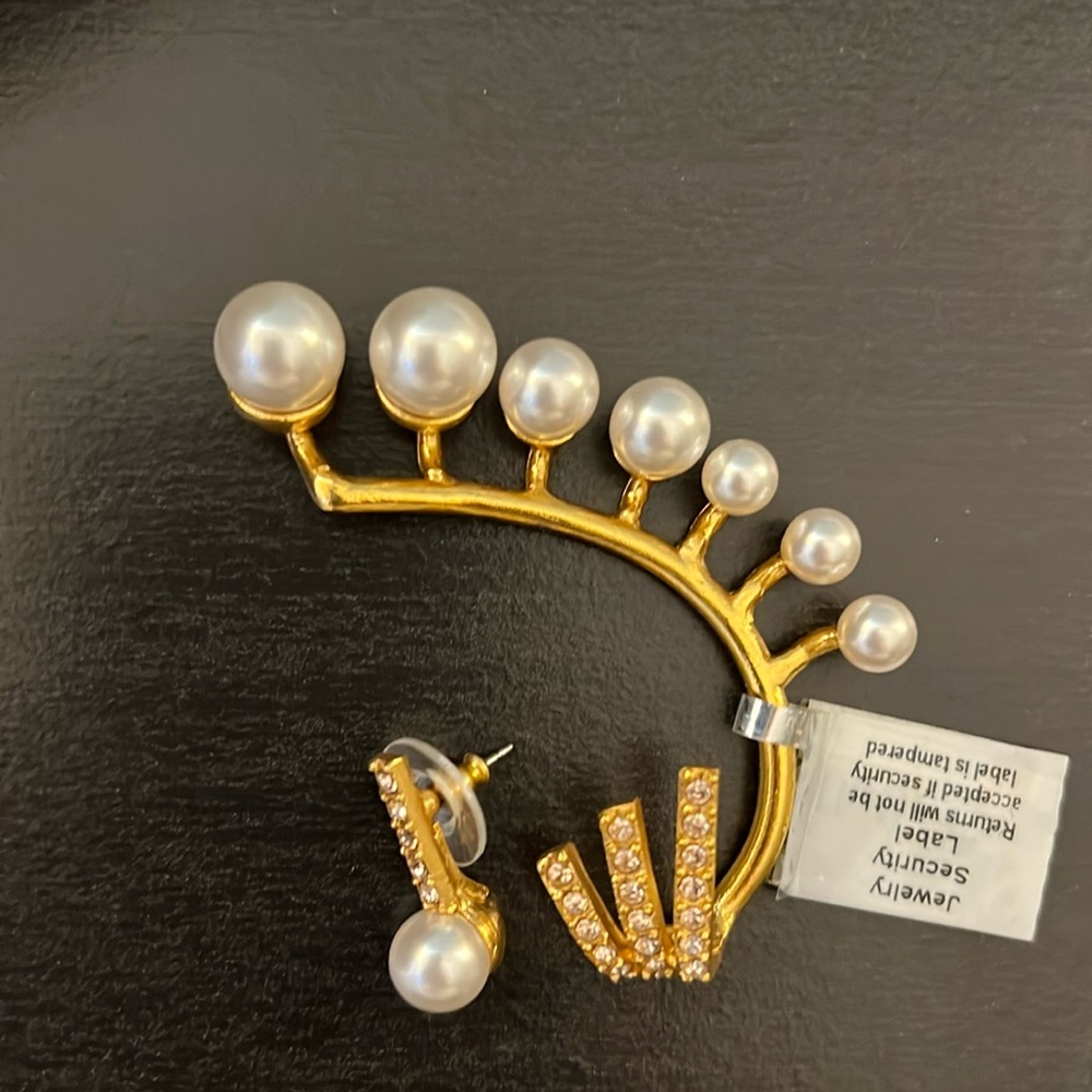 Oscar de la Renta ear cuff